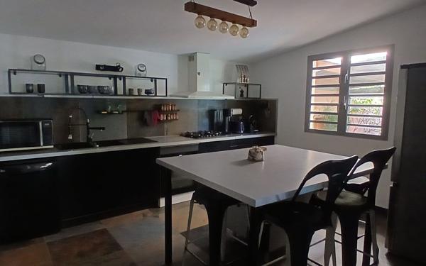 Maison à vendre    5 pièces • 143 m2 Saint-Leu