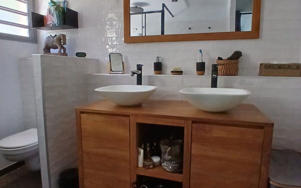 Maison à vendre    5 pièces • 143 m2 Saint-Leu