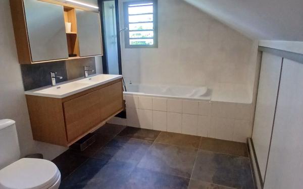 Maison à vendre    5 pièces • 143 m2 Saint-Leu