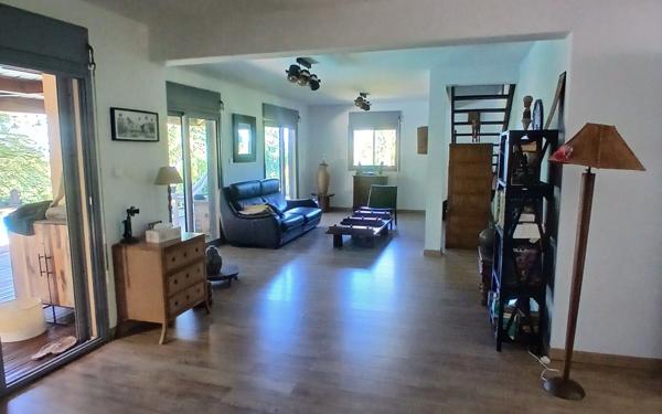 Maison à vendre    5 pièces • 143 m2 Saint-Leu