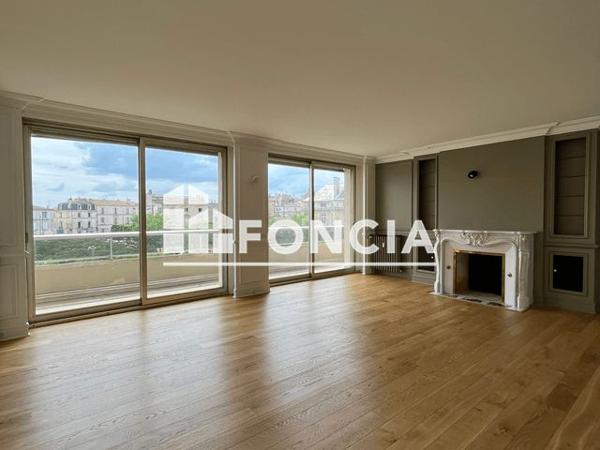 Location Appartement 6 pièces 186.9 m² - 11 RUE ERNEST PEROCHON Niort 79000