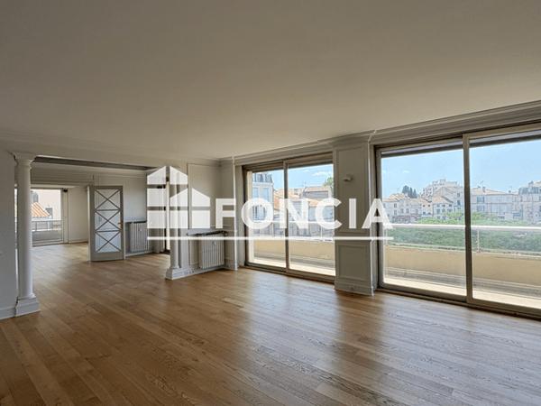 Location Appartement 6 pièces 186.86 m² - 11 RUE ERNEST PEROCHON Niort 79000