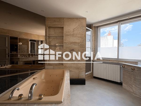 Location Appartement 6 pièces 186.86 m² - 11 RUE ERNEST PEROCHON Niort 79000