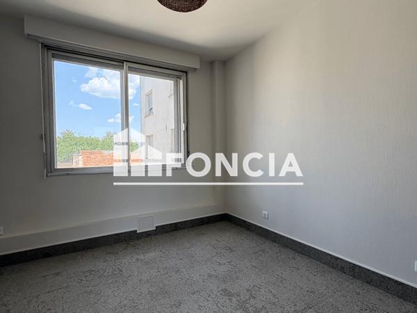 Location Appartement 6 pièces 186.86 m² - 11 RUE ERNEST PEROCHON Niort 79000