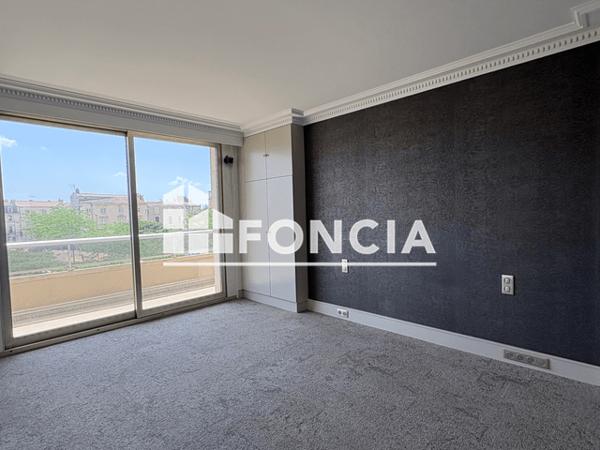 Location Appartement 6 pièces 186.86 m² - 11 RUE ERNEST PEROCHON Niort 79000