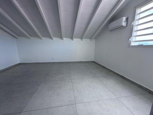 A LOUER JOLIE VILLA T4 EN DUPLEX A COLIN PETIT-BOURG