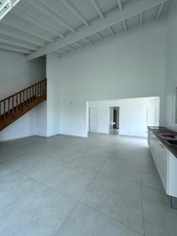 A LOUER JOLIE VILLA T4 EN DUPLEX A COLIN PETIT-BOURG