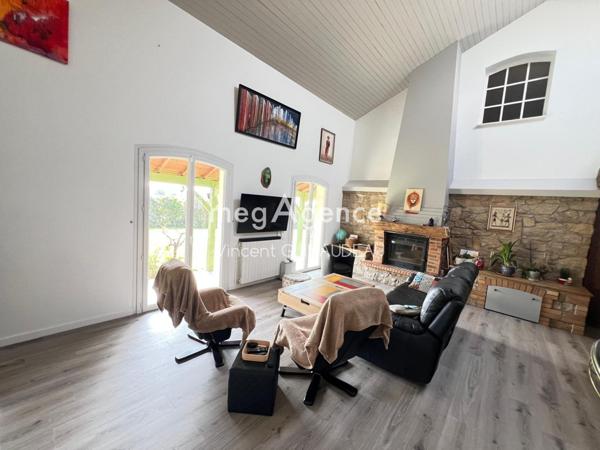 Maison à Montrevault-sur-Èvre, 49600 - 8 pièces 206m²