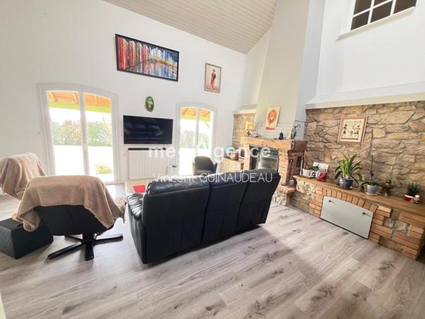 Maison à Montrevault-sur-Èvre, 49600 - 8 pièces 206m²