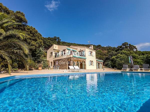 Maison à CAVALAIRE-SUR-MER, 83240 - 7 pièces 250m²