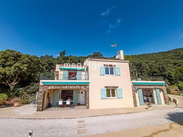 Maison à CAVALAIRE-SUR-MER, 83240 - 7 pièces 250m²