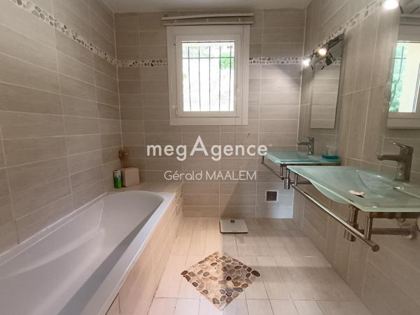 Maison à CAVALAIRE-SUR-MER, 83240 - 7 pièces 250m²