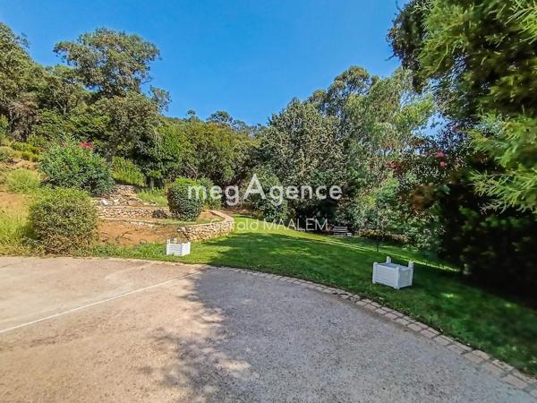 Maison à CAVALAIRE-SUR-MER, 83240 - 7 pièces 250m²