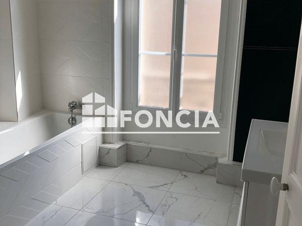 Location Appartement 3 pièces 68.64 m² - 1 PLACE DE L'EGLISE Rueil-malmaison 92500