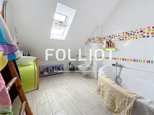 Superbe maison 7 pièces centre ville à Bréhal - À vendre