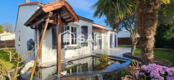 Maison de plain pied de 125m² habitables non mitoyenne très bien entretenue avec 3 chambres, vaste bureau, mezzanine sur terrain clos.