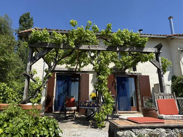 Belle maison de 3 chambres avec piscine commune