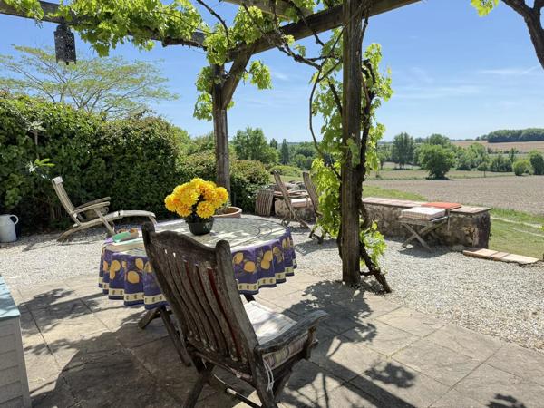 Belle maison de 3 chambres avec piscine commune