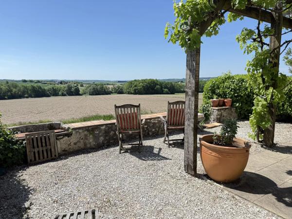 Belle maison de 3 chambres avec piscine commune
