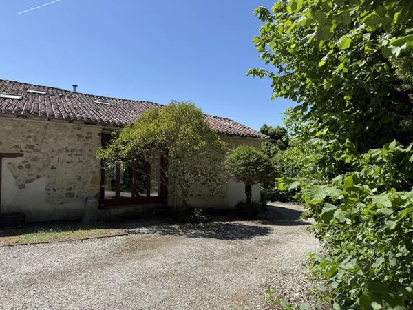 Belle maison de 3 chambres avec piscine commune