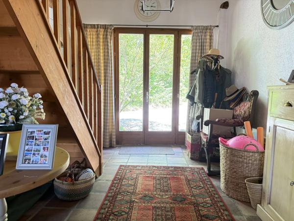 Belle maison de 3 chambres avec piscine commune