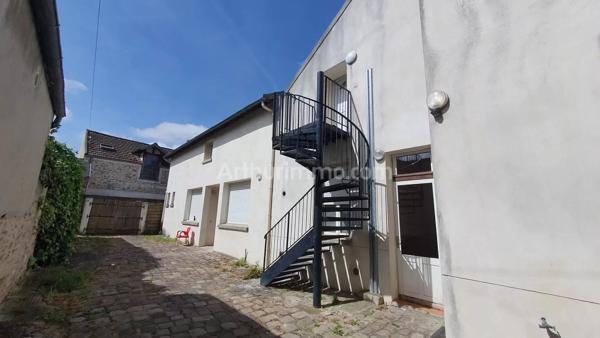 Location                                                      Appartement
                        
                     1 pièces                      20 m2                     à Draveil
