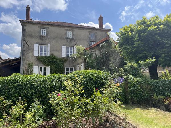 Maison de Maitre avec piscine et Spa au centre bourg