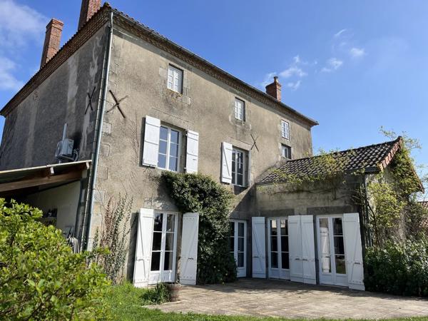 Maison de Maitre avec piscine et Spa au centre bourg