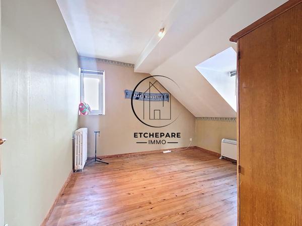 Mauléon-Licharre (64130) A vendre ensemble immobilier et fonds de commerce