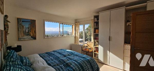 Belle Villa dominante de 3 chambres, fort potentiel, sans vis-à-vis avec piscine