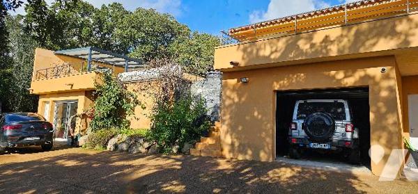Belle Villa dominante de 3 chambres, fort potentiel, sans vis-à-vis avec piscine