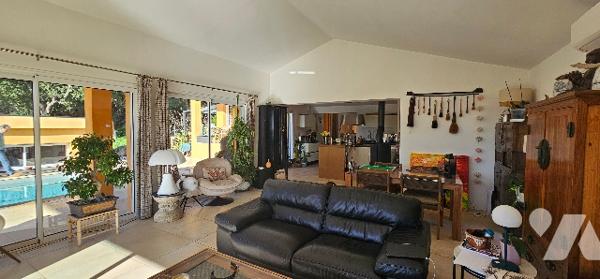 Belle Villa dominante de 3 chambres, fort potentiel, sans vis-à-vis avec piscine