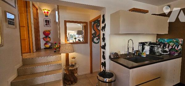 Belle Villa dominante de 3 chambres, fort potentiel, sans vis-à-vis avec piscine