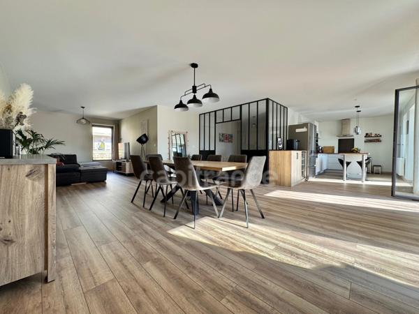 APPARTEMENT 105 M2, PIÈCE DE VIE LUMINEUSE DE 60 M2, 2 CHAMBRES POSSIBILITÉ D'UNE 3ÈME, BALCON, FIBRE, FAIBLES CHARGES, EXPOSÉ SUD, 2 CAVES, POSSIBILITÉ DE LOUÉ UN GARAGE