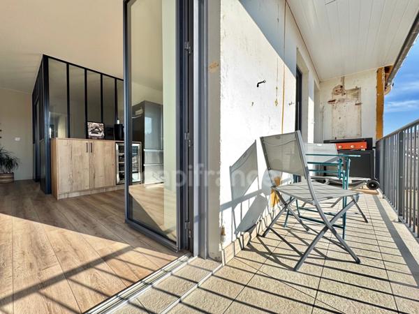 APPARTEMENT 105 M2, PIÈCE DE VIE LUMINEUSE DE 60 M2, 2 CHAMBRES POSSIBILITÉ D'UNE 3ÈME, BALCON, FIBRE, FAIBLES CHARGES, EXPOSÉ SUD, 2 CAVES, POSSIBILITÉ DE LOUÉ UN GARAGE