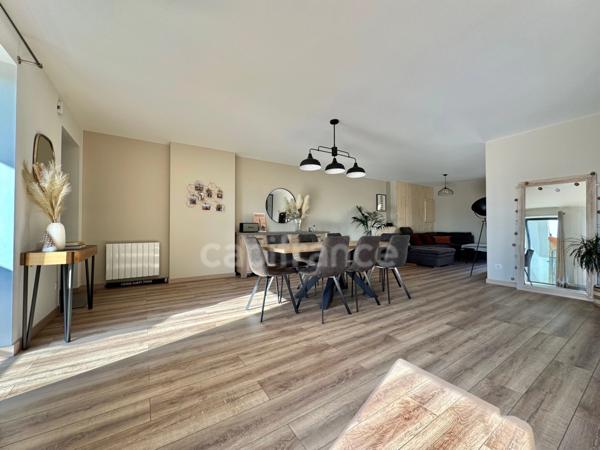 APPARTEMENT 105 M2, PIÈCE DE VIE LUMINEUSE DE 60 M2, 2 CHAMBRES POSSIBILITÉ D'UNE 3ÈME, BALCON, FIBRE, FAIBLES CHARGES, EXPOSÉ SUD, 2 CAVES, POSSIBILITÉ DE LOUÉ UN GARAGE