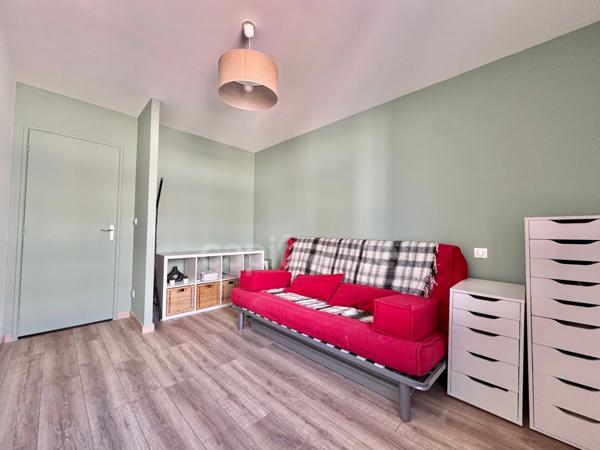 APPARTEMENT 105 M2, PIÈCE DE VIE LUMINEUSE DE 60 M2, 2 CHAMBRES POSSIBILITÉ D'UNE 3ÈME, BALCON, FIBRE, FAIBLES CHARGES, EXPOSÉ SUD, 2 CAVES, POSSIBILITÉ DE LOUÉ UN GARAGE