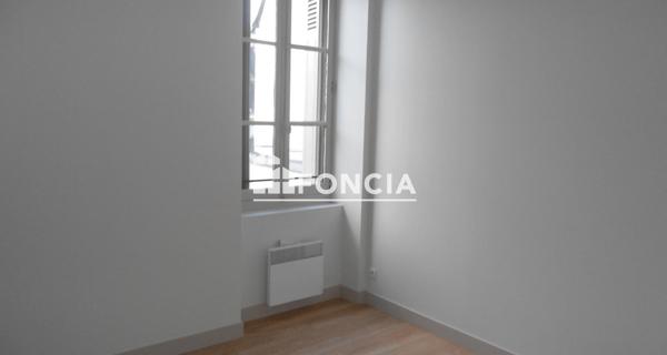 Location Appartement 3 pièces 48.1 m² - Chinon 37500