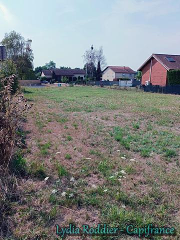 Terrain viabilisé de 2710 m2 RARE sur la commune de LIMONS (63290)