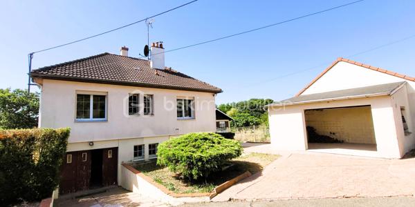 Dans la commune nouvelle recherchée de Cloyes-les-trois-Rivières, cette jolie maison se trouve à Montigny-le-Gannelon, en surplomb du lac de Cloyes. Entre ville et campagne et dans un quartier très calme, l'accès est direct au-centre ville par des escaliers et par la route.
Ce bien bénéficie d'une belle superficie de terrain légèrement en pente que vous pourrez planter à votre goût, entièrement clôturé avec portail.
L'avant de la maison bénéficie d'une belle cour spacieuse avec garage supplémentaire et plate-bandes.

La maison offre une surface habitable de 69 m², avec une surface utile de 34 m² supplémentaires grâce une grande véranda et une chambre au sous-sol.

Au-dessus d'un sous-sol total, l'habitation de plain-pied comprend : 
  - un séjour lumineux,
  - deux chambres (12,5 m² chacune),
  - une cuisine fermée,
  - une entrée-couloir avec placards,
  - une salle d'eau,
  - des WC séparés.

les sous-sol est doté de plusieurs espaces distincts et accès à l'étage et à l'extérieur :
  - Atelier -cuisine d'été, 
  - pièce de stockage,
  - Espace avec placards,
  - garage,
  - chambre aménagée (10 m²) avec son propre point d'eau

Une véranda de 24 m² est munie de stores, de 2 portes vitrées, fenêtres et d'un plafond opaque, donnant directement sur le jardin.
Un garage supplémentaire avec porte motorisée et un abri de jardin complètent ce bien.

++ LES PLUS ++
  - De nombreuses portes vitrées donnent beaucoup de lumière à cette maison.
  - L'ensemble est chauffé par une chaudière fioul récente (4 ans), une pompe à chaleur réversible à remettre en fonction, et une cheminée à insert.
  - Menuiseries : PVC double-vitrage et bois double-vitrage, porte d'entrée PVC grande largeur vitrée récente.
  - Isolation extérieure des murs
  - VMC double-flux
  - Volets roulants PVC électriques et manuels.
  - Raccordé fibre

Assainissement non collectif : bac de dégraissage et fosse toutes eaux.
Contactez-moi rapidement pour saisir cette opportunité !
  .