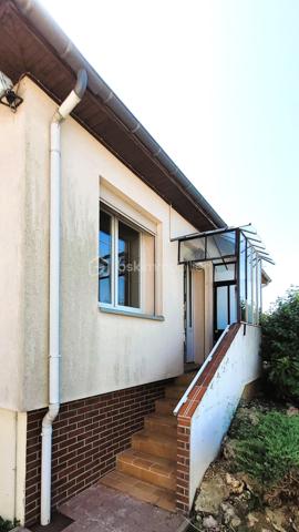 Dans la commune nouvelle recherchée de Cloyes-les-trois-Rivières, cette jolie maison se trouve à Montigny-le-Gannelon, en surplomb du lac de Cloyes. Entre ville et campagne et dans un quartier très calme, l'accès est direct au-centre ville par des escaliers et par la route.
Ce bien bénéficie d'une belle superficie de terrain légèrement en pente que vous pourrez planter à votre goût, entièrement clôturé avec portail.
L'avant de la maison bénéficie d'une belle cour spacieuse avec garage supplémentaire et plate-bandes.

La maison offre une surface habitable de 69 m², avec une surface utile de 34 m² supplémentaires grâce une grande véranda et une chambre au sous-sol.

Au-dessus d'un sous-sol total, l'habitation de plain-pied comprend : 
  - un séjour lumineux,
  - deux chambres (12,5 m² chacune),
  - une cuisine fermée,
  - une entrée-couloir avec placards,
  - une salle d'eau,
  - des WC séparés.

les sous-sol est doté de plusieurs espaces distincts et accès à l'étage et à l'extérieur :
  - Atelier -cuisine d'été, 
  - pièce de stockage,
  - Espace avec placards,
  - garage,
  - chambre aménagée (10 m²) avec son propre point d'eau

Une véranda de 24 m² est munie de stores, de 2 portes vitrées, fenêtres et d'un plafond opaque, donnant directement sur le jardin.
Un garage supplémentaire avec porte motorisée et un abri de jardin complètent ce bien.

++ LES PLUS ++
  - De nombreuses portes vitrées donnent beaucoup de lumière à cette maison.
  - L'ensemble est chauffé par une chaudière fioul récente (4 ans), une pompe à chaleur réversible à remettre en fonction, et une cheminée à insert.
  - Menuiseries : PVC double-vitrage et bois double-vitrage, porte d'entrée PVC grande largeur vitrée récente.
  - Isolation extérieure des murs
  - VMC double-flux
  - Volets roulants PVC électriques et manuels.
  - Raccordé fibre

Assainissement non collectif : bac de dégraissage et fosse toutes eaux.
Contactez-moi rapidement pour saisir cette opportunité !
  .