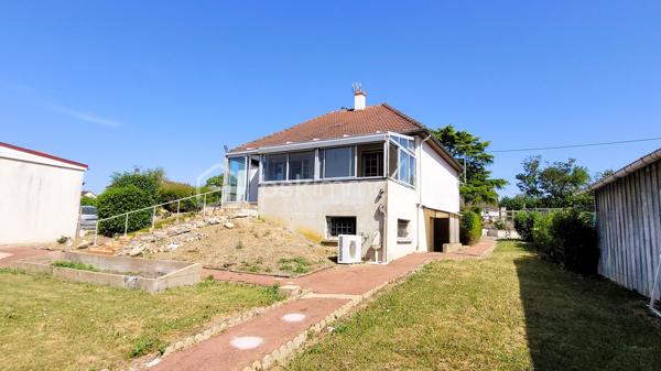 Dans la commune nouvelle recherchée de Cloyes-les-trois-Rivières, cette jolie maison se trouve à Montigny-le-Gannelon, en surplomb du lac de Cloyes. Entre ville et campagne et dans un quartier très calme, l'accès est direct au-centre ville par des escaliers et par la route.
Ce bien bénéficie d'une belle superficie de terrain légèrement en pente que vous pourrez planter à votre goût, entièrement clôturé avec portail.
L'avant de la maison bénéficie d'une belle cour spacieuse avec garage supplémentaire et plate-bandes.

La maison offre une surface habitable de 69 m², avec une surface utile de 34 m² supplémentaires grâce une grande véranda et une chambre au sous-sol. S'y ajoutent le sous-sol total composé en plusieurs espaces, un garage supplémentaire et un abri de jardin.

Au-dessus d'un sous-sol total, l'habitation de plain-pied comprend : 
  - un séjour lumineux,
  - deux chambres (12,5 m² chacune),
  - une cuisine fermée,
  - une entrée-couloir avec placards,
  - une salle d'eau,
  - des WC séparés.

Le sous-sol est doté de plusieurs espaces distincts et accès à l'étage et à l'extérieur :
  - Atelier -cuisine d'été, 
  - pièce de stockage,
  - Espace avec placards,
  - garage,
  - chambre aménagée (10 m²) avec son propre point d'eau

Une véranda de 24 m² est munie de stores, de 2 portes vitrées, fenêtres et d'un plafond opaque, donnant directement sur le jardin.
Un garage supplémentaire avec porte motorisée et un abri de jardin complètent ce bien.

++ LES PLUS ++ :
  - De nombreuses portes vitrées donnent beaucoup de lumière à cette maison.
  - L'ensemble est chauffé par une chaudière fioul récente (4 ans), une pompe à chaleur réversible multisplit à remettre en fonction, et une cheminée à insert.
  - Menuiseries : PVC double-vitrage et bois double-vitrage, porte d'entrée PVC grande largeur vitrée récente.
  - Isolation extérieure des murs
  - VMC double-flux
  - Volets roulants PVC électriques et manuels.
  - Raccordé fibre

Assainissement non collectif : bac de dégraissage et fosse toutes eaux.
Contactez-moi rapidement pour saisir cette opportunité !
  .