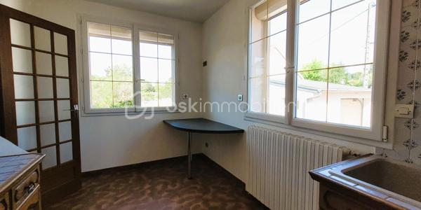 Dans la commune nouvelle recherchée de Cloyes-les-trois-Rivières, cette jolie maison se trouve à Montigny-le-Gannelon, en surplomb du lac de Cloyes. Entre ville et campagne et dans un quartier très calme, l'accès est direct au-centre ville par des escaliers et par la route.
Ce bien bénéficie d'une belle superficie de terrain légèrement en pente que vous pourrez planter à votre goût, entièrement clôturé avec portail.
L'avant de la maison bénéficie d'une belle cour spacieuse avec garage supplémentaire et plate-bandes.

La maison offre une surface habitable de 69 m², avec une surface utile de 34 m² supplémentaires grâce une grande véranda et une chambre au sous-sol.

Au-dessus d'un sous-sol total, l'habitation de plain-pied comprend : 
  - un séjour lumineux,
  - deux chambres (12,5 m² chacune),
  - une cuisine fermée,
  - une entrée-couloir avec placards,
  - une salle d'eau,
  - des WC séparés.

les sous-sol est doté de plusieurs espaces distincts et accès à l'étage et à l'extérieur :
  - Atelier -cuisine d'été, 
  - pièce de stockage,
  - Espace avec placards,
  - garage,
  - chambre aménagée (10 m²) avec son propre point d'eau

Une véranda de 24 m² est munie de stores, de 2 portes vitrées, fenêtres et d'un plafond opaque, donnant directement sur le jardin.
Un garage supplémentaire avec porte motorisée et un abri de jardin complètent ce bien.

++ LES PLUS ++
  - De nombreuses portes vitrées donnent beaucoup de lumière à cette maison.
  - L'ensemble est chauffé par une chaudière fioul récente (4 ans), une pompe à chaleur réversible à remettre en fonction, et une cheminée à insert.
  - Menuiseries : PVC double-vitrage et bois double-vitrage, porte d'entrée PVC grande largeur vitrée récente.
  - Isolation extérieure des murs
  - VMC double-flux
  - Volets roulants PVC électriques et manuels.
  - Raccordé fibre

Assainissement non collectif : bac de dégraissage et fosse toutes eaux.
Contactez-moi rapidement pour saisir cette opportunité !
  .