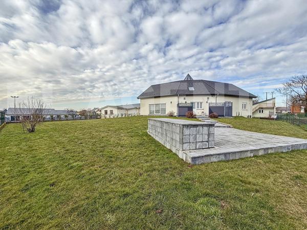 Mexy : villa contemporaine + maison indépendante avec revenu locatif. Une opportunité à saisir !