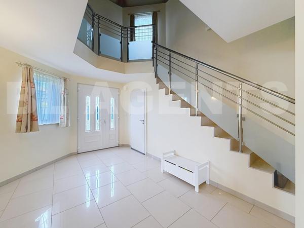 Mexy : villa contemporaine + maison indépendante avec revenu locatif. Une opportunité à saisir !