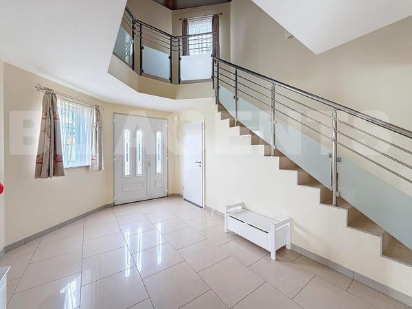 Mexy : villa contemporaine + maison indépendante avec revenu locatif. Une opportunité à saisir !