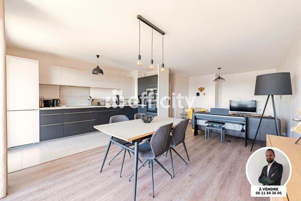Appartement
         4 pièces
        - 94 m² 350 000 € *