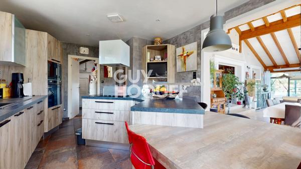 Secteur de Saint Antoine  , l'Isle-sur-la-Sorgue  - 167m² - 2450m² de terrain