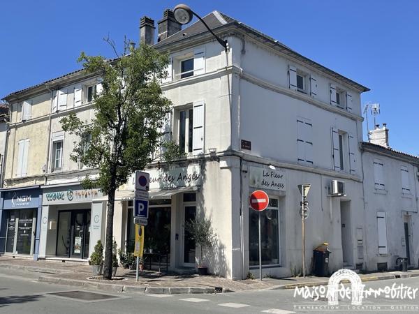 Vente INVESTISSEMENT LOCATIF - Immeuble sur l'axe principal de COGNAC - 3 lots