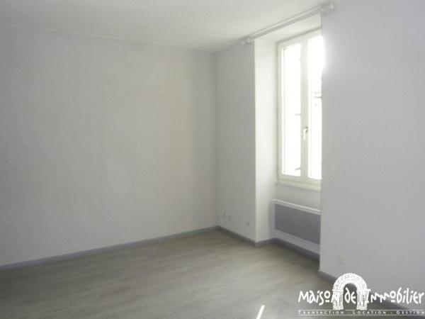 Vente INVESTISSEMENT LOCATIF - Immeuble sur l'axe principal de COGNAC - 3 lots